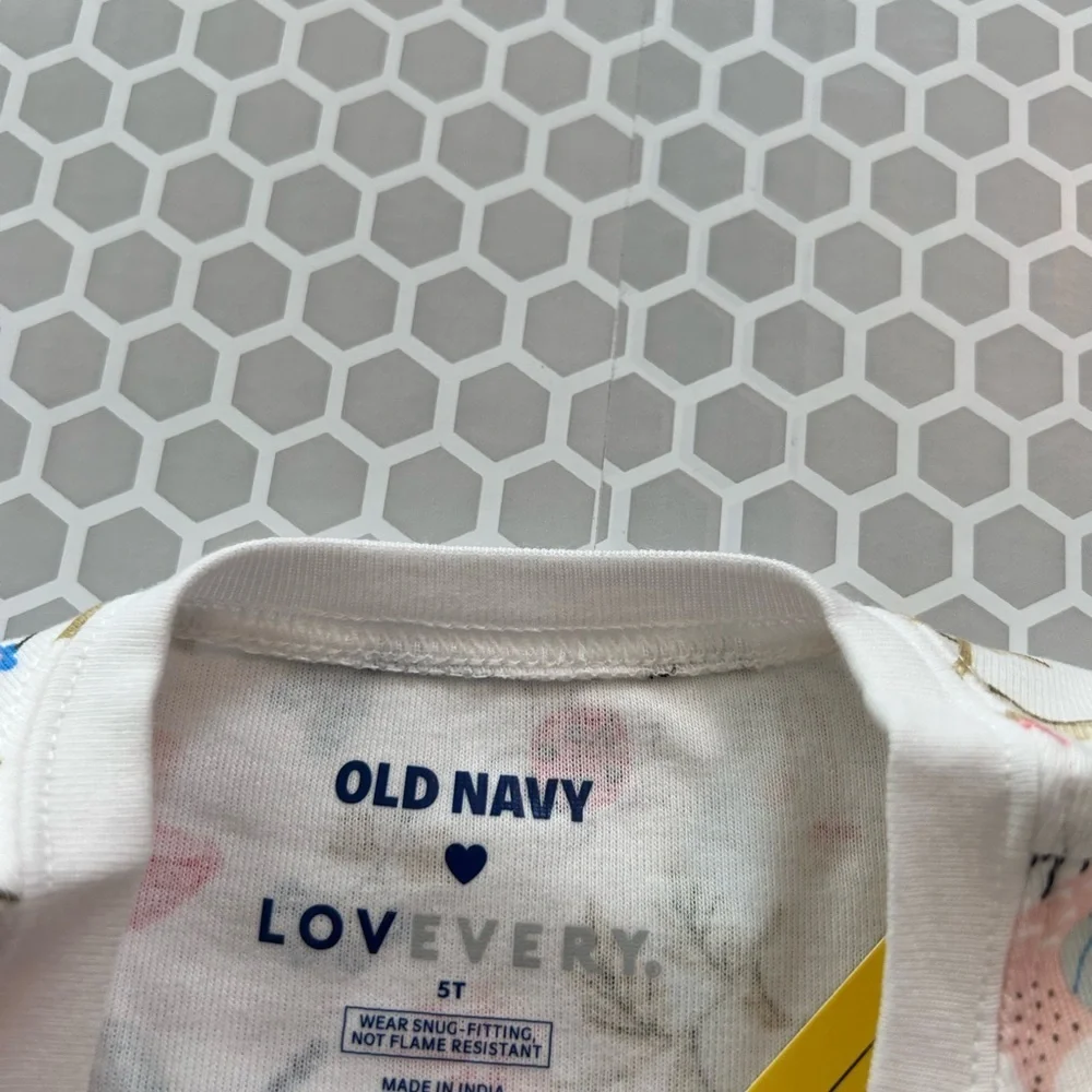 NWT Old Navy White Kids Two-Piece Pajama Set with Nature Prints          Size 5T